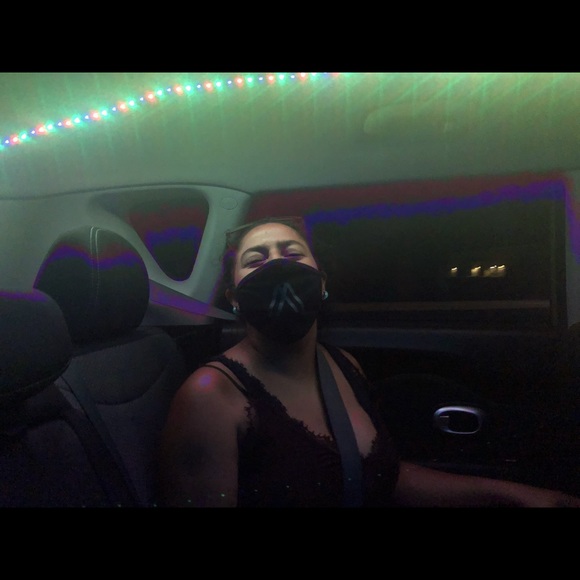 Meet your Posher, Yetzia - Picture 4 of 6